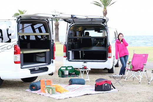 ハイエースを車中泊仕様にしよう！手軽にキャンピングカー風に変貌させるおすすめカスタムパーツ紹介！