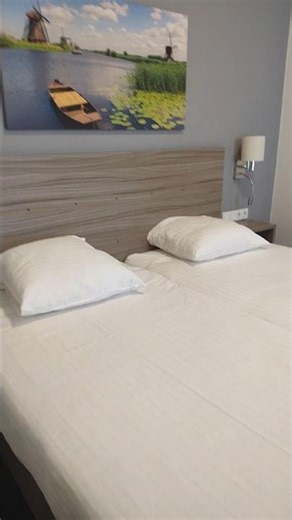 AMSTERDAM HOTEL ROOM FOR 3