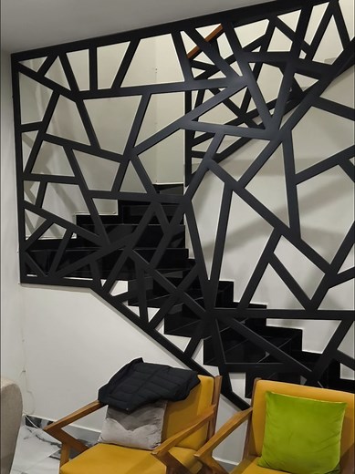 Fabricación de Barandal de Celosías Tubular en Escalera