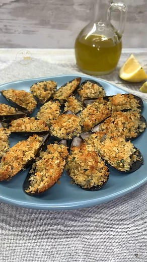 Cozze gratinate al forno, ricetta facile e veloce https://www.vivomangiando.it/recipe/cozze-gratinate-facili-e-sfiziose/ #cozze #antipasti #pesce #contorni @VivoMangiando Onda TV | Cibo Doc