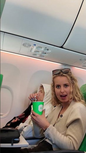 🇬🇷 ATHENS VLOG #1 ✈️ Flying with Transavia from Eindhoven Airport + testing Greek food