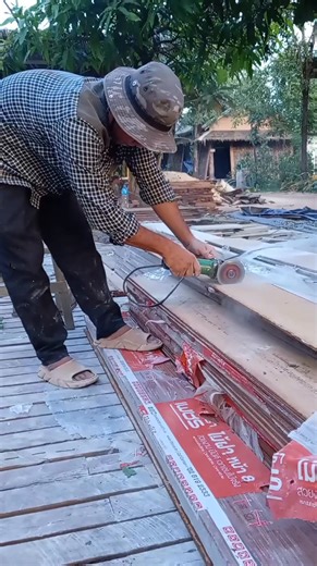 Learn to apply paint. #Foreman #Construction #Craft #Foreman #Worker #Laborer #factory #Work #management | Black-faced workers