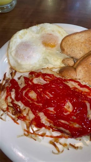 DENNYS OVER EASY EGGS, HASH BROWN AND WHEAT TOAST 🥳🥳