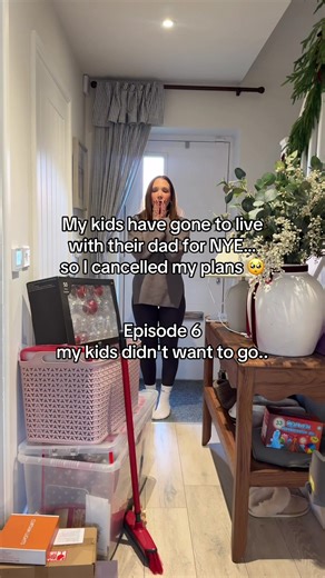 Co-parenting is hard... especially when your children don't want to go to their other parents house. This New Year's Eve was one of those moments where there was no clear right answer just a really heavy decision. Do you encourage your children to go, even when they're upset? Or do you let them stay and follow their feelings? As a single mum, watching my child struggle with this has been heartbreaking and it's something we've been navigating more and more lately. But tell me... how would you han