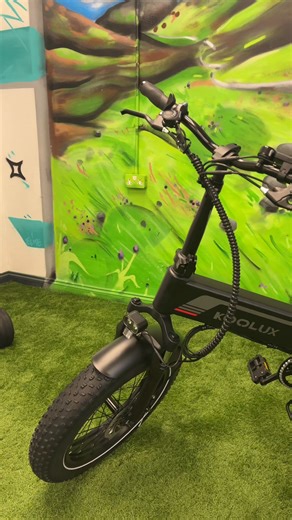 Introducing The Koolux BK10S Premium Edition E-Bike - Power meets style! Meet the BK10S Premium Editions E-Bike, which blends sleek design with real-world performance. 🛴 Zip through town on a 250 W brushless hub motor (750 W peak) reaching 15.5 mph legally 🔋Go further, longer with a 48V 13Ah removable battery delivering up to 74 miles per charge, yet conveniently charges in just 6-7 hours. 🤝 Smooth comfort guaranteed with suspension front forks 💡 Ride in style -and safely day or night, thank