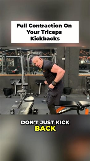 👉The Tricep Kickback Trick Nobody Talks About #fitness #tricepworkout #gymtips