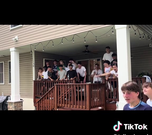 Backyard Football League: Crazy Atmosphere Experience