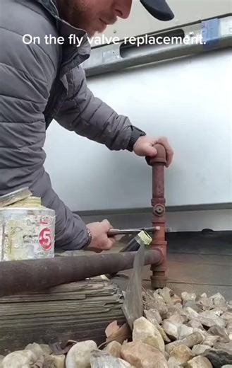 On the fly valve replacement #plumbing #fblifestyle #fix #diy #repair | Calum Cuevas