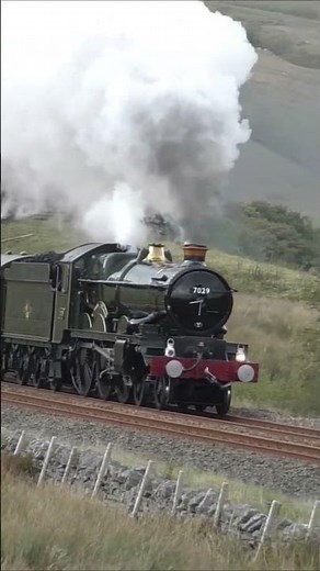 GWR 7029 Clun Castle ROARS up Ais Gill via The Settle & Carlisle Line #shorts #steam #railway200