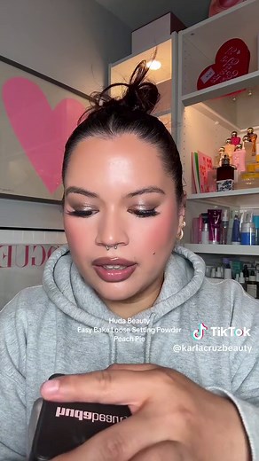 Huda Beauty Easy Bake Loose Setting Powder in Peach Pie - New Packaging Review