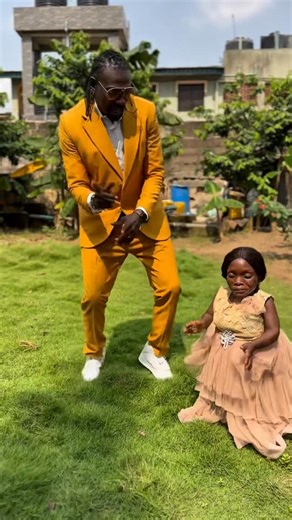 AFWASMAN on Instagram: "WHAT A LOST . Rip Aunty Ajara. I knew she is not feeling fine when making this video but she still put love into the song omutata. May God give your family and fans the strength to bear this lost. @aunty_ajara99 @mazitundeednut @donjazzy @instablog9ja @officiallindaikeji @entdaily001"