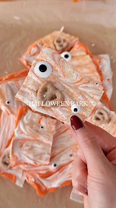 172K views · 2.7K reactions | Halloween bark ✨ #halloween #chocolatebark #halloweenbaking #halloweentreats #halloweenfood | Alohalexia | Facebook