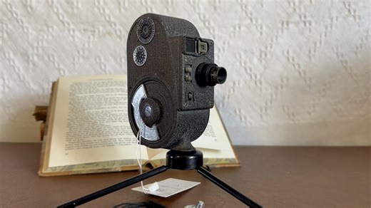 记录承载诸多历史与记忆的8毫米胶片摄影机