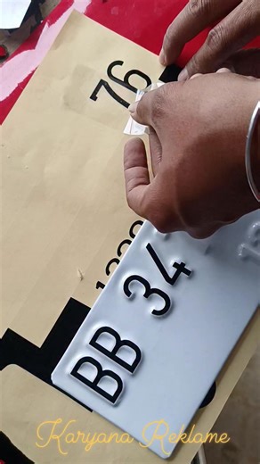 Wesly Art Gabe on Instagram: "How to make license plate with stickers.... #foodie #stickers #numberplate #creative @sorotan"