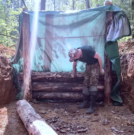 one knife #primitivelife #outdooradventure #survivalskills #woodsmanlife #bushcraftcommunity #bushcraftgear #solohike #soloadventure #bushcraftfire #campfirevibes #wildcamping #bushcrafttools #solobackpacker #offgridlife #forestvibes #naturelover | Survival Expeditions