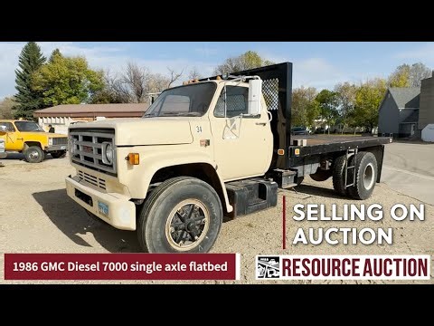 SELLING ON AUCTION - 1986 GMC Diesel 7000 single axle flatbed