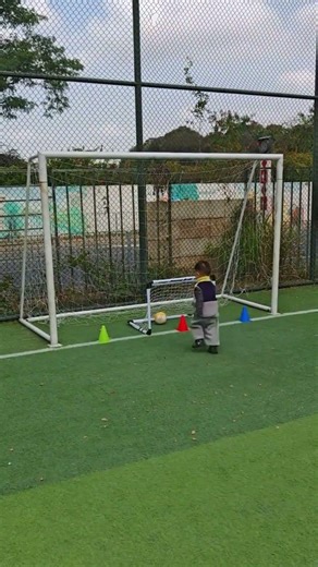 2-Year-Old Prodigy vs 20-Year-Old Athlete: Ball Sense Showdown