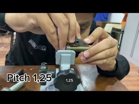 Pengukuran Ulir (Diameter Efektif) dengan Metode 3 kawat menggunakan Micrometer
