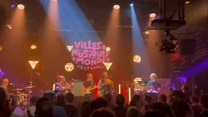 🔥🔥🔥 Un petit extrait d’hier, 7 novembre, au studio L’Hermitage à Paris. Un pequeño fragmento de lo que pasó ayer, 7 de noviembre, en el estudio L’Hermitage en París. 🎶 Juste quelques secondes pour sentir le groove et la belle énergie. Solo unos segundos para sentir el groove y la buena energía. ✨ Très bientôt, nous partagerons plus d’images de nos derniers concerts. Muy pronto compartiremos más imágenes de lo que ha pasado en nuestros últimos conciertos. 💜 📹Merci à notre ami Wihlem et son