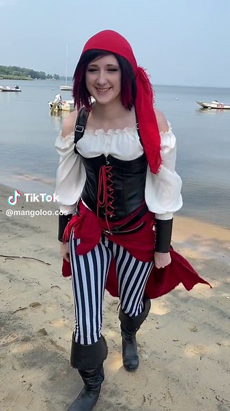 My attempt at the Jack Sparrow run. Rwby Pirate Ruby Rose #rwby #piratesofthecaribbean #cosplay #rwbycosplay #piratecosplay