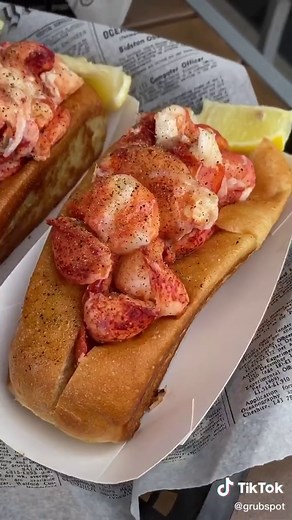 Delicious Lobster Roll Recipe on Fresh Bread