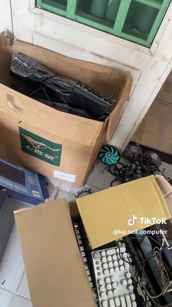 ទំនិញជាងលក់ keyboard មេកានិចស្អាតៗ