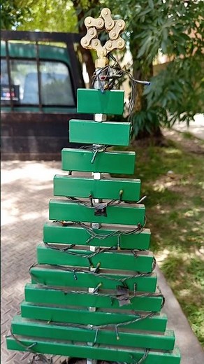 A seriously cool iron Christmas tree!!! #leobesson #ironart #christmas