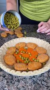 easy dinner hack! this is a quick and easy dinner hack for a chicken pot pie! | Kristin's Friends