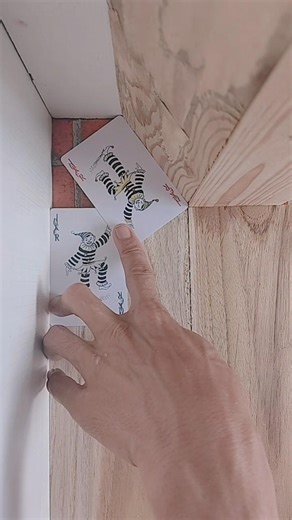 How To!!! 😱 The use of joker playing cards to measure the angle of wood pieces #tricks #tips #diy