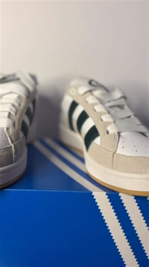 ReverseForward Kicks on Instagram: "DS size 10. DM for price free shipping. #adidas #trustedseller #shoeplug #goodprice #sneakeraddict"