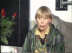 Joni touching on the little things that bring her joy in 1989. Footage from a conversation on Quintessential Covina, a program with a small, less than 20 person audience, produced by Marty Getz. The producers went on a whim to ask Joni for an interview and to their surprise, Joni said yes. | Joni Mitchell