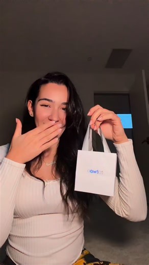 tetuan4life on Instagram: "A Valentine’s gift that actually says “I’m thinking of you” 💗 These @totwoo bracelets light up to send love, even from miles away. Use my code TETUAN12 for 12% off until Feb 14. . . . . . #lovesignal #modernlove #couplejewelry #longdistancecouple #valentinesdaygift"