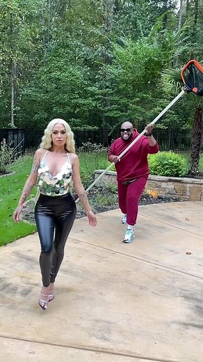 1.4M views · 42K reactions | QBaby when I yell you @mariahlynnboss COMPLETELY ATE THIS! I want all my girls AROUND THE WORLD! Different shades , colors & SIZES | Bryant Bee | Facebook