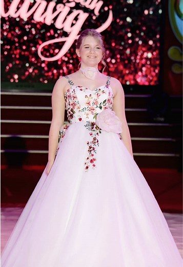 Welches ist dein Lieblingskleid. Schreib die Zahl in die Kommentare. Traumhafte Brautkleider für Frauen jeder Kleidergröße und Körperhöhe zeigten unsere Fräulein Kurvig Models von @Stefanie Nix am Samstag bei der Fräulein Kurvig Gala.