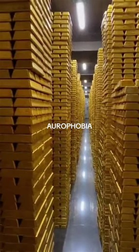 Aurophobia - the fear of gold. Reflective surfaces and perceived value can provoke anxiety and unease. #phobialabarchive #phobia #fear #psychology #aurophobia