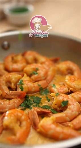 Easy Shrimp Scampi Ingredients: • 1–1½ lb shrimp, peeled & deveined • 3–4 Tbsp butter • 2–3 Tbsp olive oil • 4 cloves garlic, minced • 1/4 cup low-sodium broth • 2 Tbsp fresh lemon juice zest to taste • 2–3 Tbsp chopped parsley • 1/4–1/2 tsp red pepper flakes (optional) • Salt & freshly ground black pepper Instructions: 1) Heat butter and oil in a skillet; sauté garlic 20–30 seconds. 2) Add shrimp in a single layer; cook 1–2 minutes per side until just pink. 3) Pour in broth and lemon juice; sim