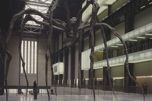 Famous giant bronze spider crawls back to Tate Modern 25 years after iconic showing
