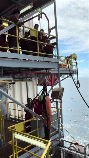 Rescue at Height Training Onboard Jack Up Drilling Rig #jackup #rigmove #roustabout