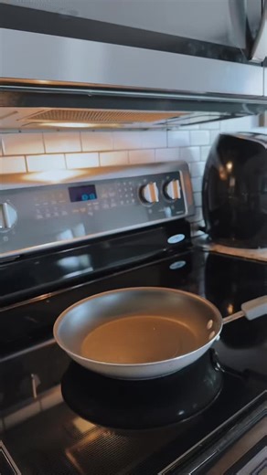 Make a simple breakfast at home with me🫶🏻 #breakfast #simplerecipe #protein #icedcoffee #sahm