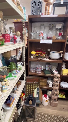 Q’tiques 4314A W. Elm St McHenry, IL 60050 815-322-2289 Sunday-Wednesday 11-5 Thursdays -Fridays 11-7 Saturday 10-5 Right next to Taco’s El Norte. #collectibles #thrifting #vintage #antiques #qtiques