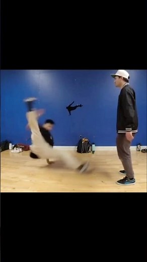 Cat breakdancing meme IRL ‪@Dr.Robotmik‬ #breakdance