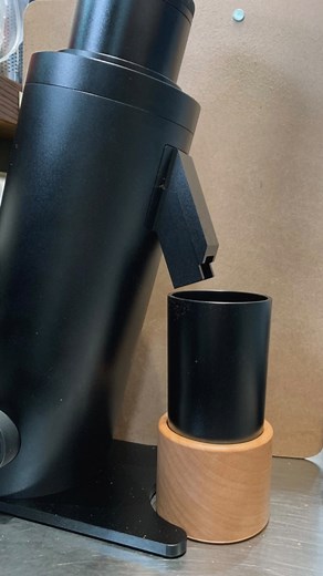 新磨豆機 #df64v 從研磨手沖粗細到義式濃縮都可以，還可調轉速。 有預算可入 #coffeegrinder #drip #espresso #filtercoffee | Coffee Please