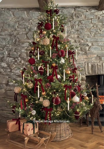 Cosy Cottage Christmas Decor Ideas for Festive Vibes