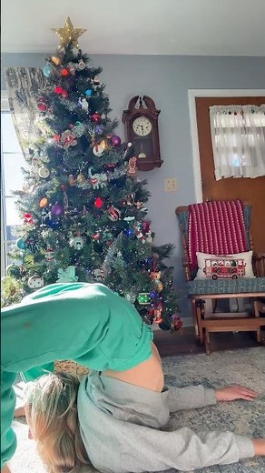 christmas contortion vibes #contortion #contortionist #flexible #flexibility #stretch