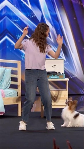 This dancing dog just stole the show!!