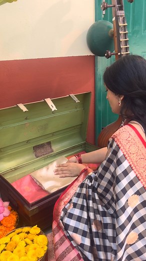 Not just a trunk.. but a treasure chest full of nostalgia and memories woven into our beautiful Banarasis ♥️☺️✨ | Nerige Story