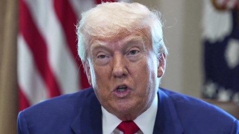 Warren Buffett retires, criticizing Trump Tariffs