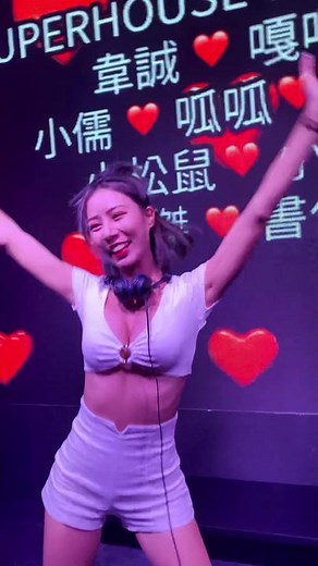 被香到噴鼻血啦🩸DJ Lighley教你跳 #叮叮噹噹舞 #叮叮当当舞 #女dj #派對遊戲 #派對 #夜店 #台中夜店 #蹦迪 #抖音爸爸求推薦