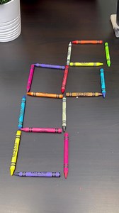 Man plays a challenge with crayons | Vu Tv