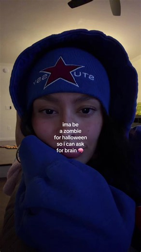 uɐʞzo lǝuɐɥɔ (@pineapplepaintedlime)’s video of zombie costumes